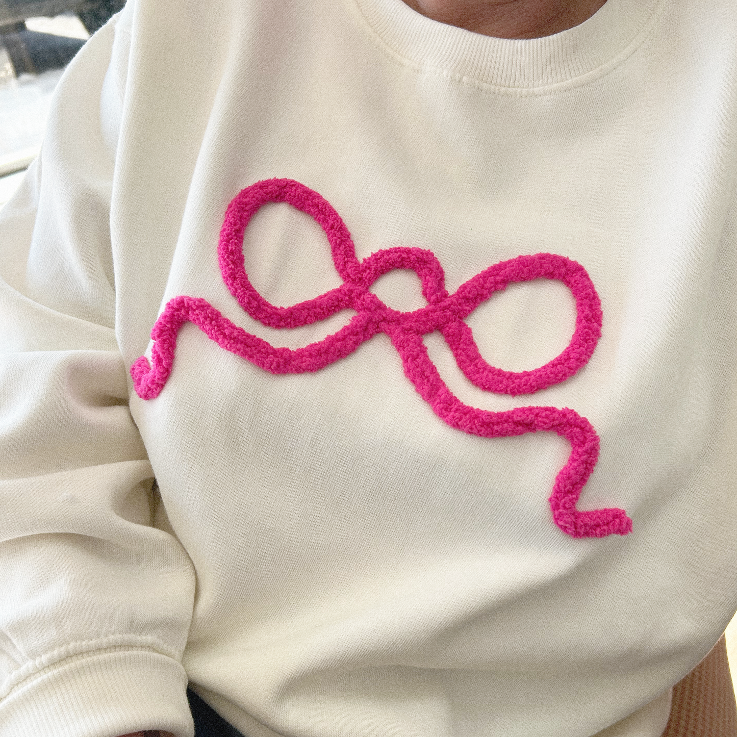 Bow Chenillé Crewneck | Embroidered Yarn Sweatshirt