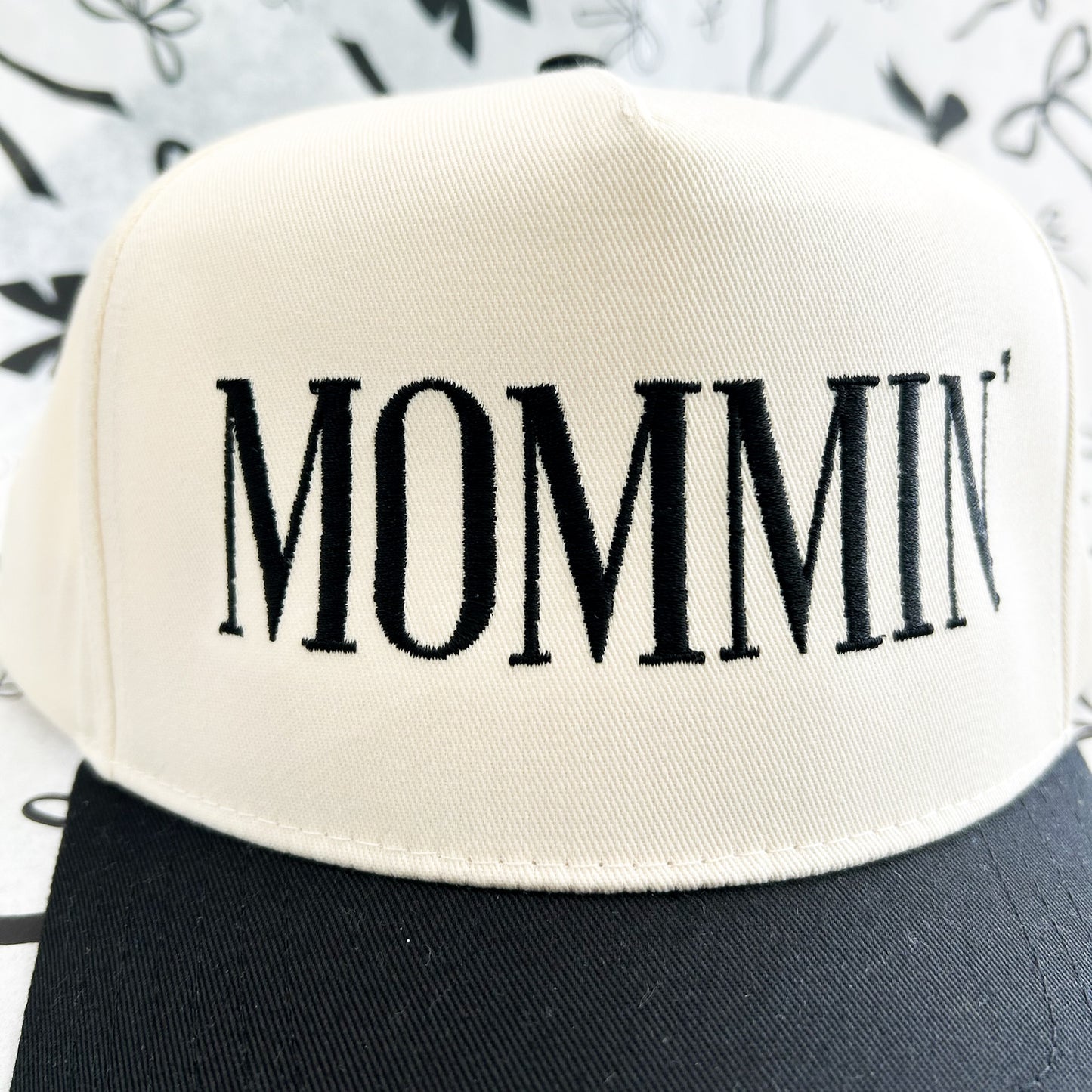 MOMMIN' Trucker Hat