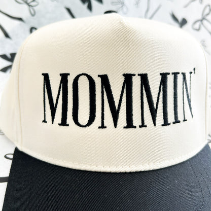MOMMIN' Trucker Hat